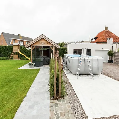 With Bubble Bath Holiday home